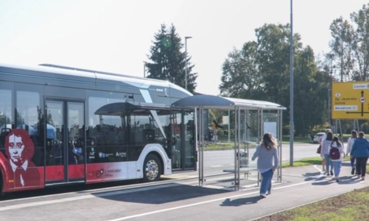 Avtobusni postajališči na Zlatem polju vključeni v linijski promet