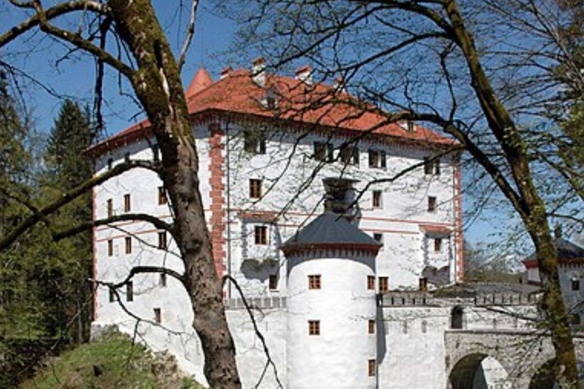 Ministrstvo za kulturo išče najemnika gostinskih prostorov na gradu Snežnik