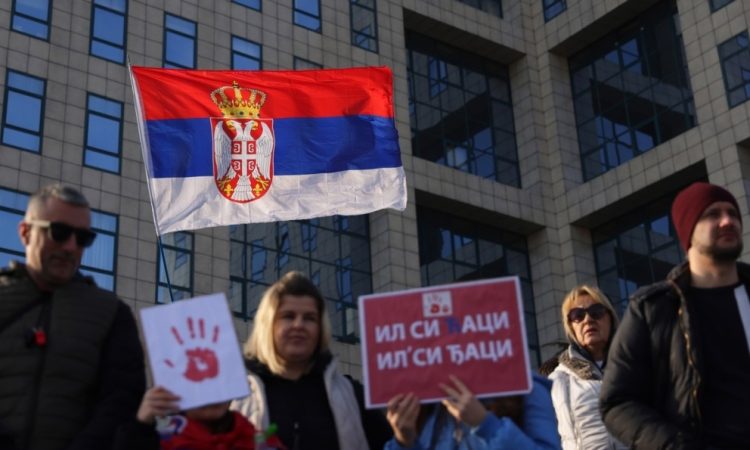 Končana blokada mostov v Novem Sadu