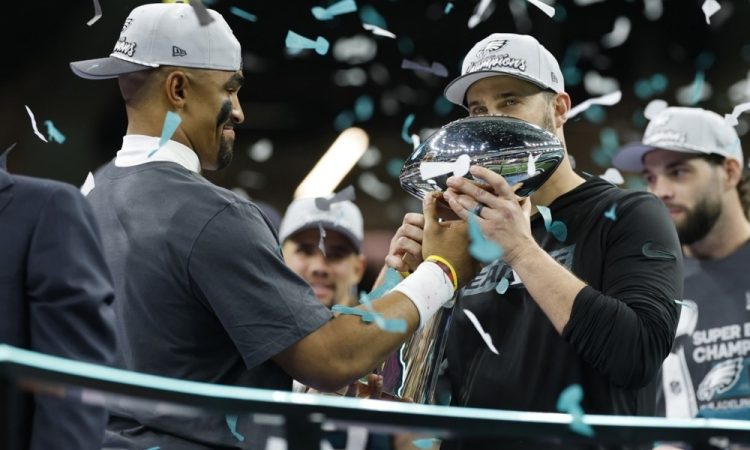 Prepričljivo slavje Philadelphie v 59. super bowlu