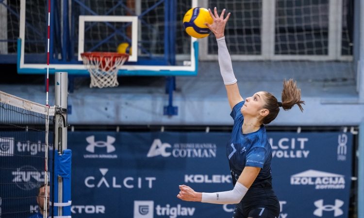 Kamniške odbojkarice brez težav do zmage v Kaštelih