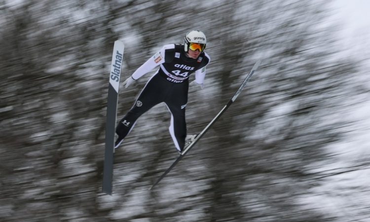 Domen Prevc v Sapporu tretji, prepričljiva zmaga Kobayashiju