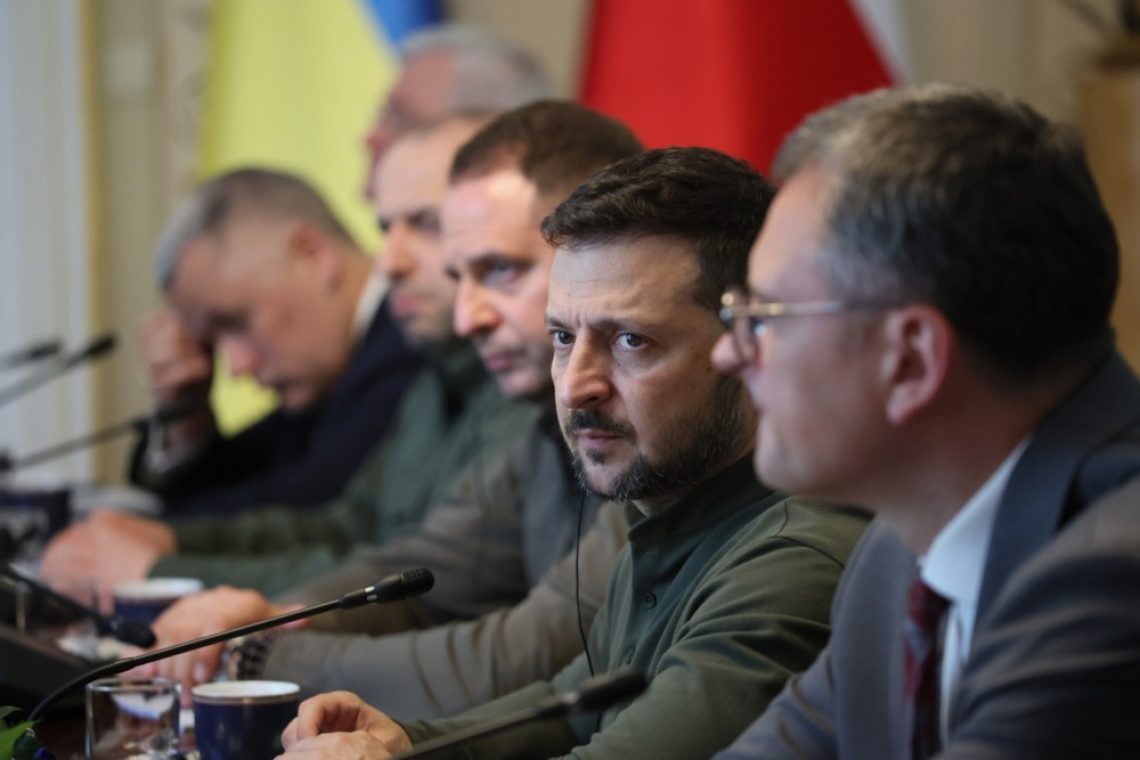 Ukrajinski parlament sprejel resolucijo v podporo Zelenskemu