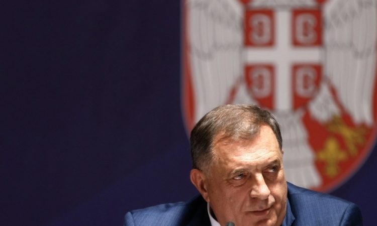 Dodik kljub nalogu za privedbo iz BiH odpotoval v Izrael