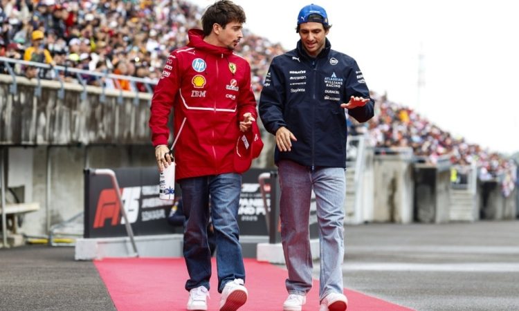 Carlos Sainz kaznovan zaradi izostanka ob igranju himne, Verstappen brez posledic po incidentu z Norrisom