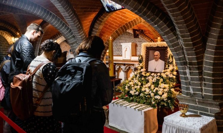 Pogreb papeža Frančiška bo v soboto ob 10. uri