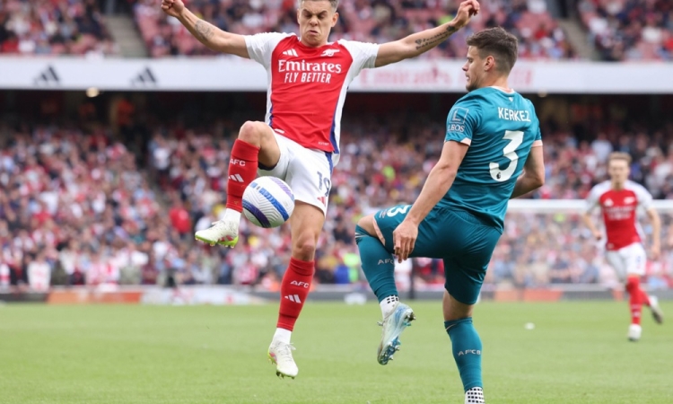 Arsenal poražen, Aston Villa ostaja v boju za ligo prvakov