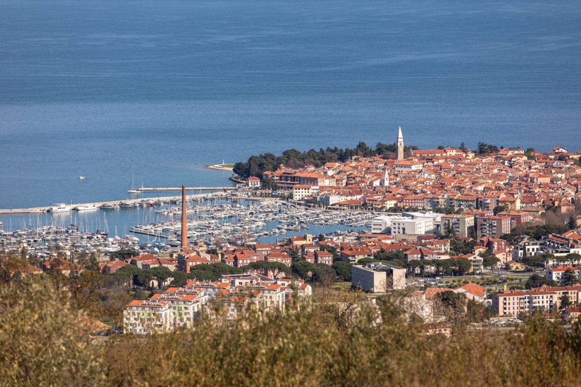 Izolski občinski svet potrdil rebalans proračuna in nove načrte za leto 2025