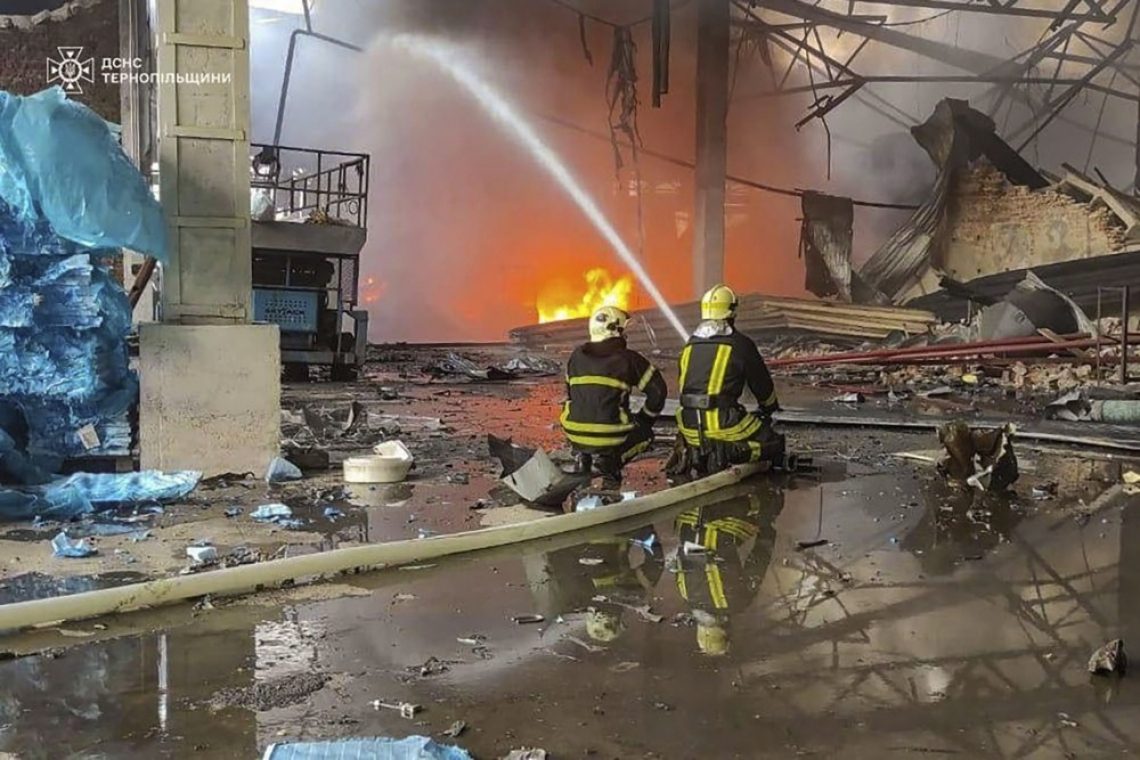 Ukrajina napadla vojaški letališči globoko v Rusiji