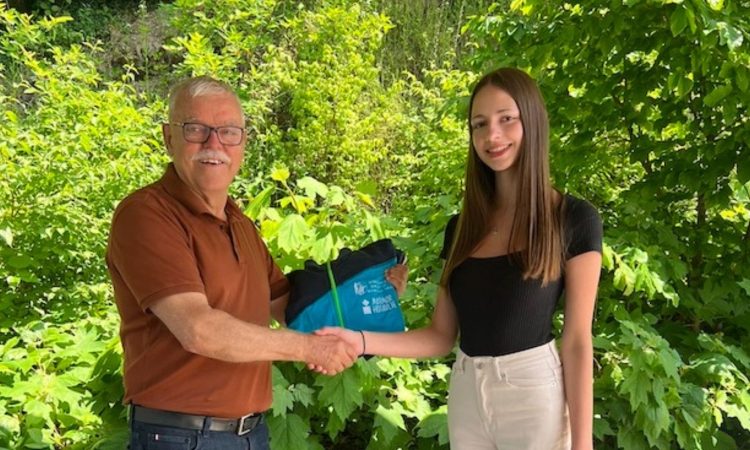 Marmor Hotavlje podprl mladinsko svetovno prvakinjo Manjo Slak