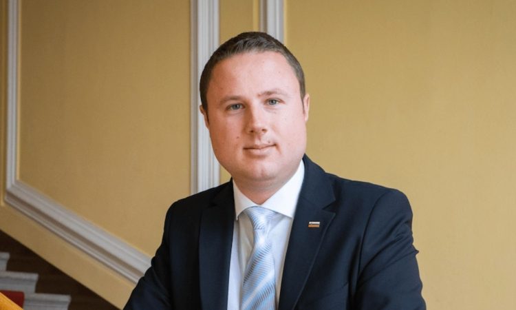 Svoboda Mahniča prijavila tožilstvu, Mahnič napoveduje ovadbo proti Golobu