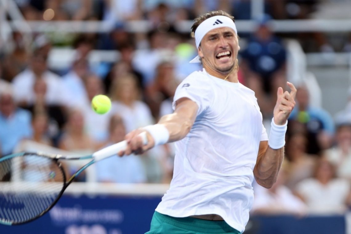 Zverev premagal domačina Sheltona za polfinale z Alcarazom