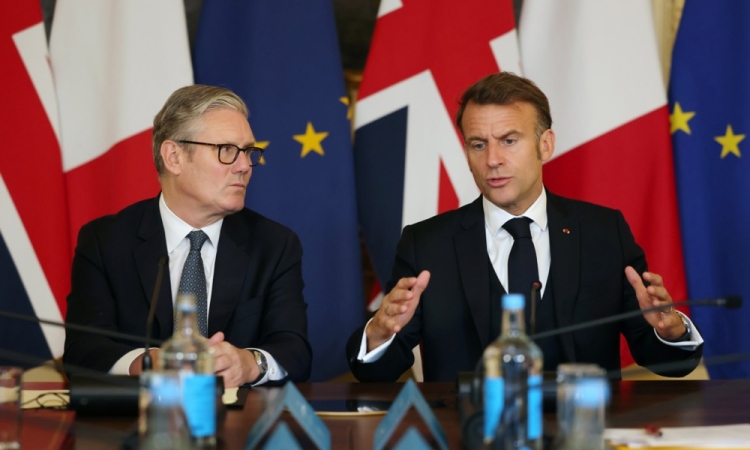Govorice o reševanju Francije in Združenega kraljestva pretresajo Evropo