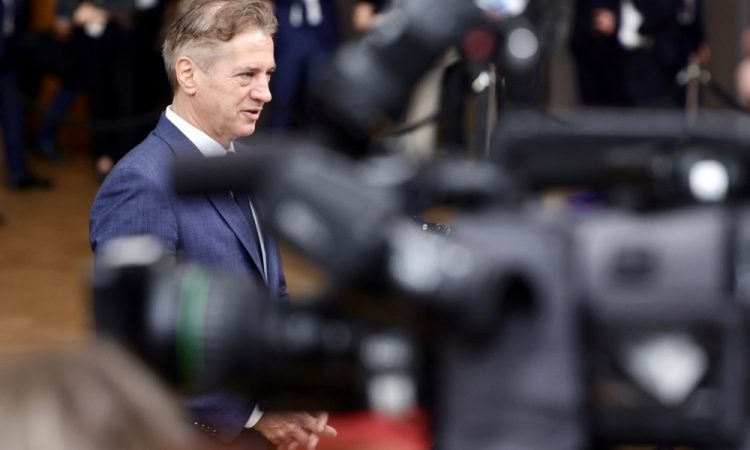 Podpora vladi in Gibanju Svoboda v septembrski anketi znova padla