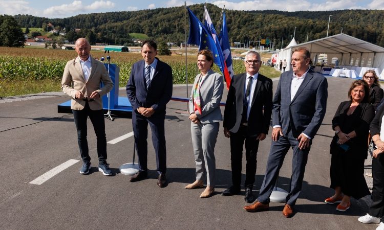 Odprt avtocestni priključek Dragomer na primorski avtocesti