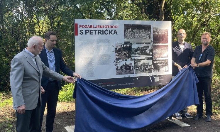 V Celju postavili tablo v spomin na otroke s Petrička