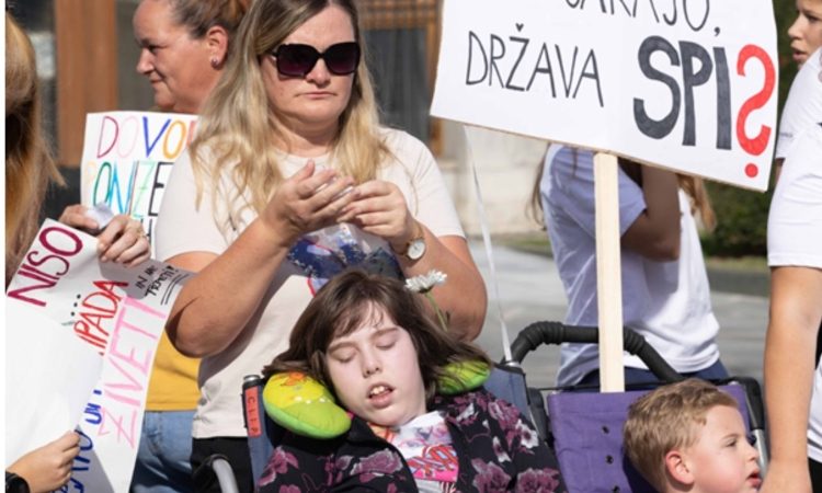 ZZZS zavrača očitke društva Viljem Julijan o zdravilih za redke bolezni