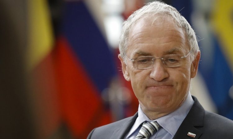 Hojs trdi, da ga sumijo sodelovanja s Kavaškim klanom