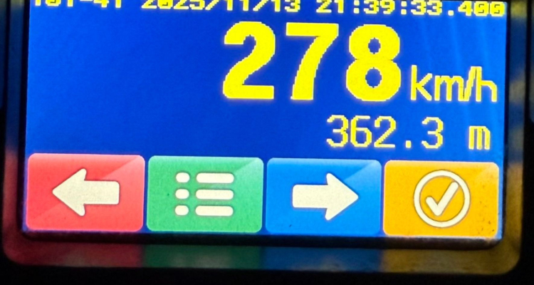 Na gorenjski avtocesti ustavili voznika pri 278 kilometrih na uro