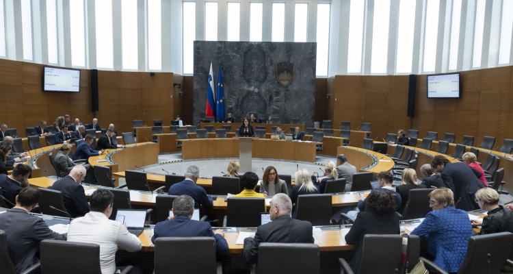 Komisija za nadzor obveščevalnih in varnostnih služb razpravljala o domnevni vpletenosti pripadnikov romske skupnosti v kriminalne združbe