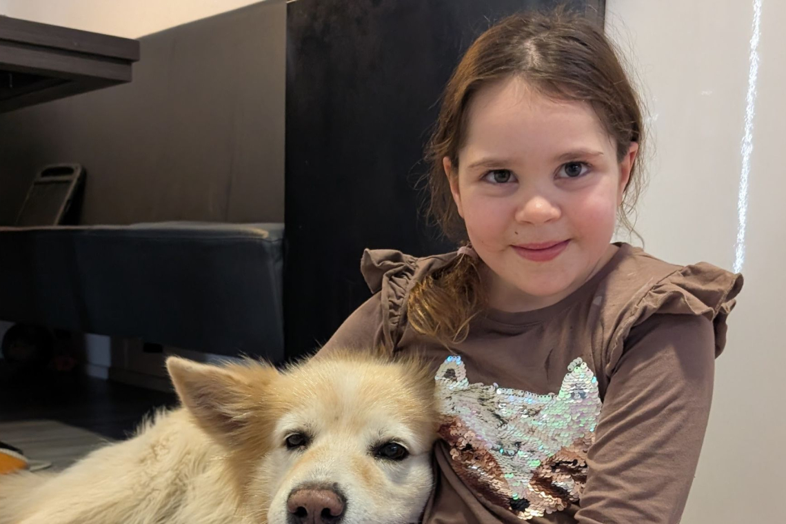 Tri leta po diagnozi Karolina še vedno napreduje, razvoj genskega zdravljenja pa v ključni fazi
