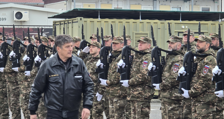 Minister Sajovic obiskal slovenske vojake v misiji Kfor na Kosovu
