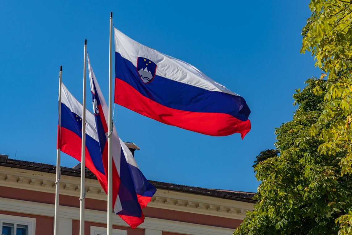Kdaj se izobesi zastava Slovenije? 