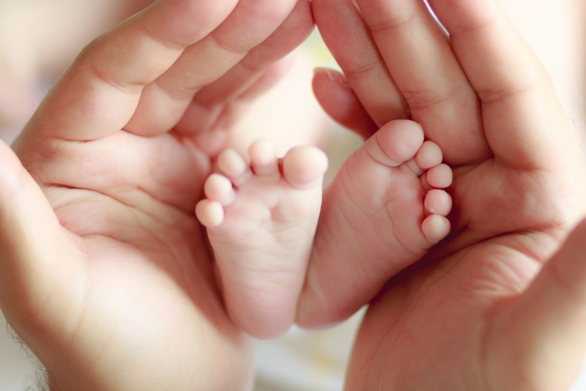 Prva novorojenčica leta 2026 prišla na svet v Ljubljani