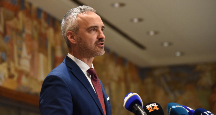 Sodišče odredilo predajo dokumentov o sumih financiranja NSi prek inštituta