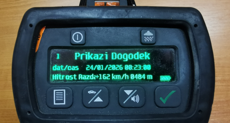 Na območju Ribnice vozil kar 162 kilometrov na uro