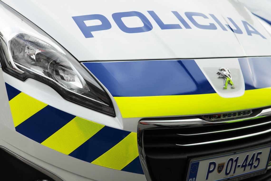 Policija zasegla avtomobil 71-letniku in 21-letnici