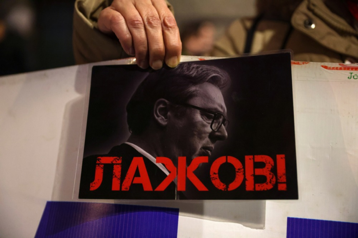 V Srbiji zgorel avtobus podpornika študentskih protestov