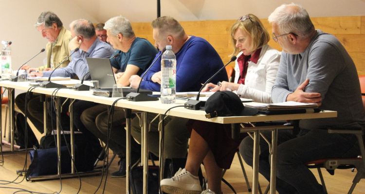 Bovec sprejel nova pravila kampiranja in enotno dovolilnico za Sočo